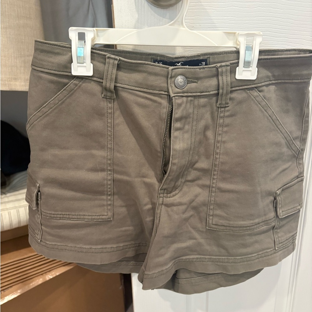 Hollister Ultra High Rise Cargo Mom shorts Green Size w27